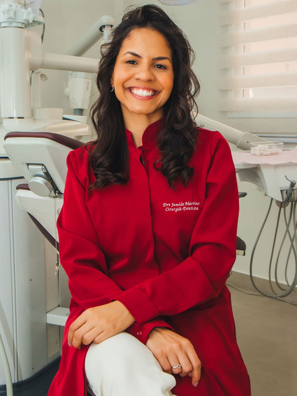 Dra. Jamile Martins, cirurgiã dentista em Londrina-PR